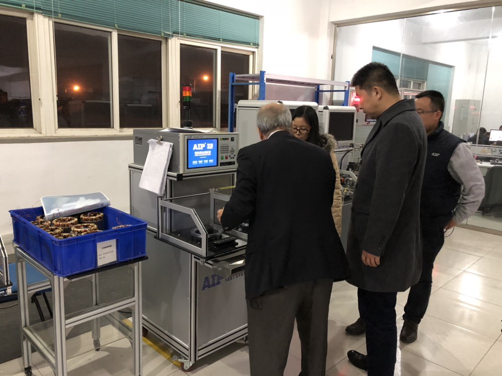 泰國客戶到訪艾普智能驗收定子測試機