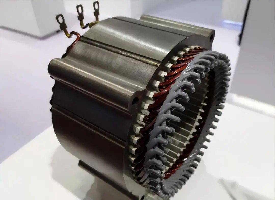 與圓形電機相比，為什么扁線電機更適合新能源汽車領域？—AIP艾普.jpg